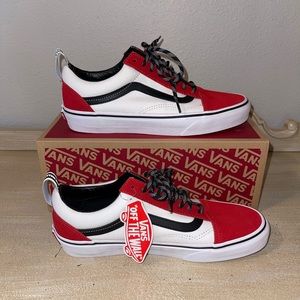 NWT’s. Vans Old Skool black/red/white shoes
Size: men: 7.5
Size: women: 9